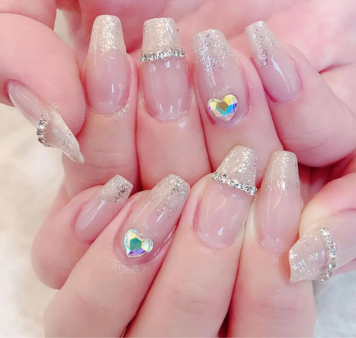 ネイル グラデーション ラメ(グリッター) ラメグラデーション ストーンネイル ISA_ BELLAのネイルデザイン