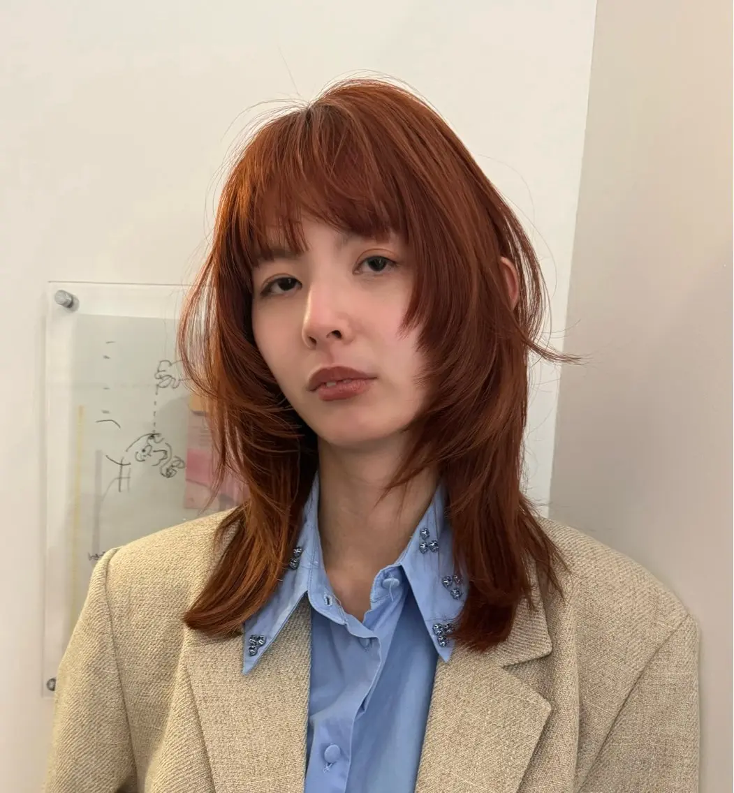ミディアム カラー ブリーチ ブリーチなしカラー レイヤーカット riko/yew /顔まわりカットのヘアスタイル