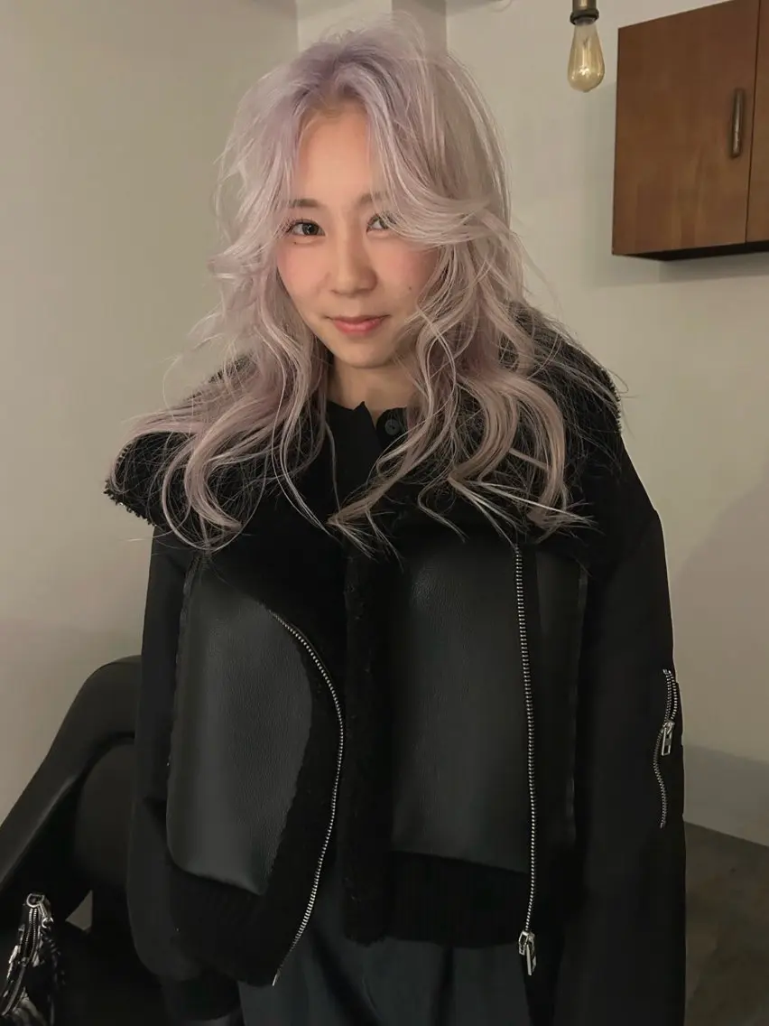 ロング カラー 抜きっぱなしブロンド ブロンド ハイトーンカラー ホワイトブロンド カット ヘアカラー トリートメント 村上雅人 ナチュラルモードのヘアスタイル