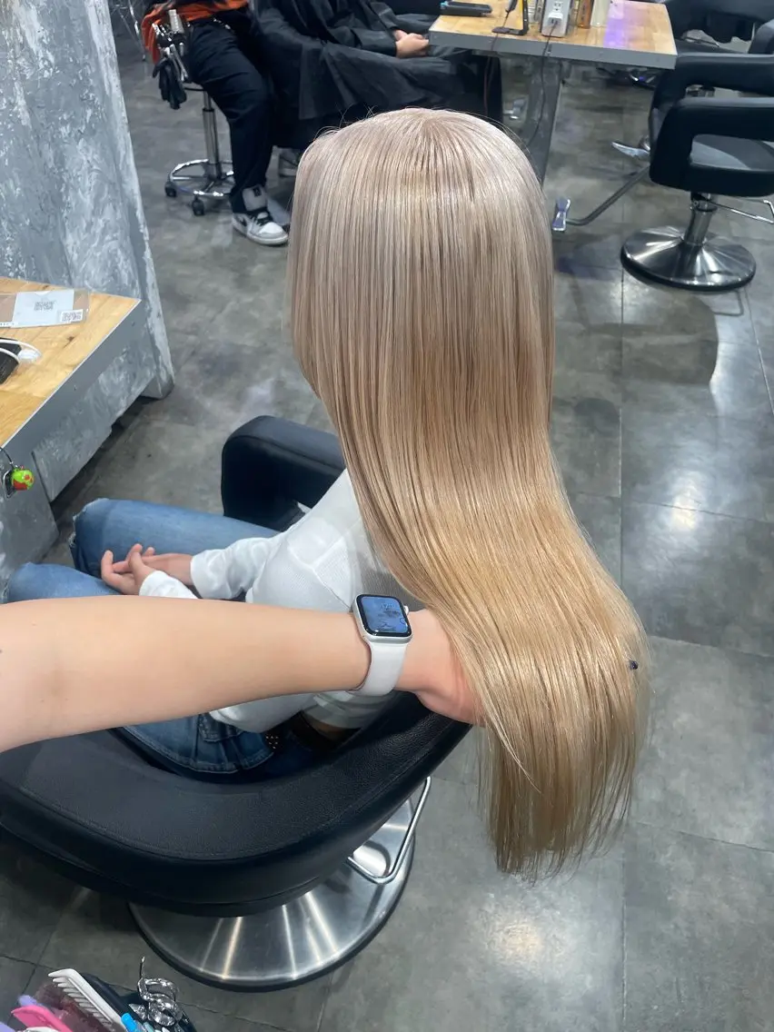 ロング カラー ヘアカラー ハイトーン 横浜💞ミオのヘアスタイル