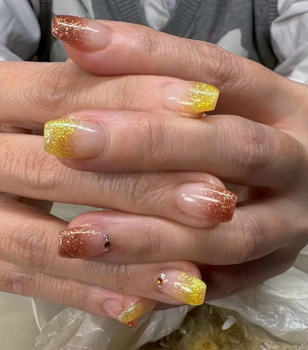 ネイル グラデーション ラメ(グリッター) ラメグラデーション ロングネイル オレンジ ハンドネイル 野村 夏美のネイルデザイン