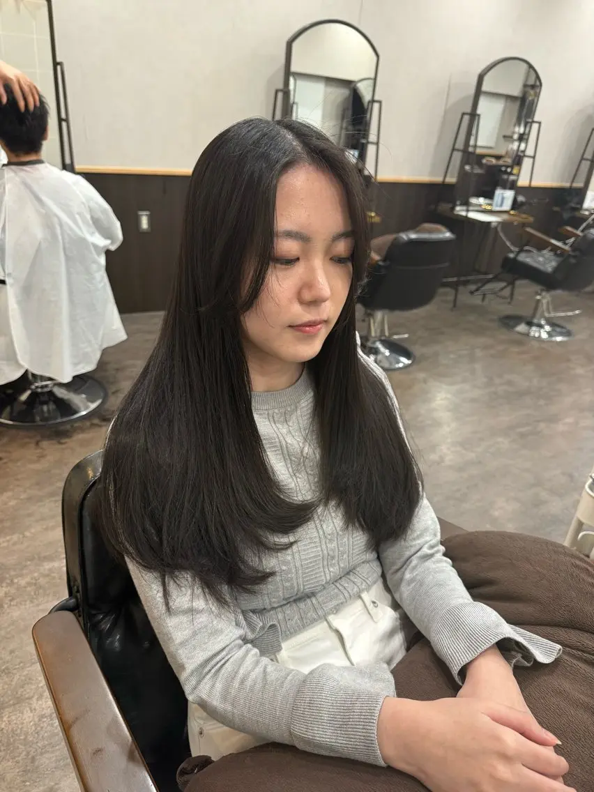 ロング レイヤーカット カット トリートメント 艶カラー✨️派手髪 🦄renのヘアスタイル