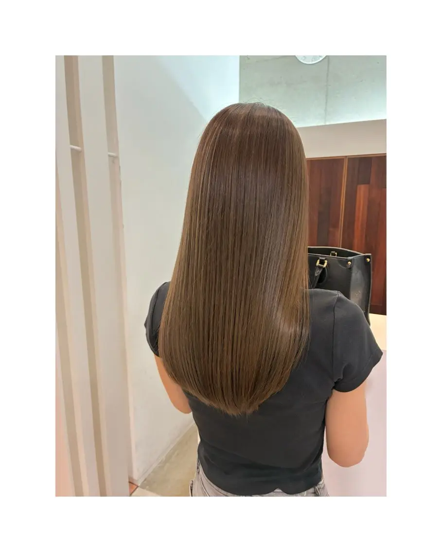 ロング カット ヘアカラー Jura／ レイヤーカットのヘアスタイル