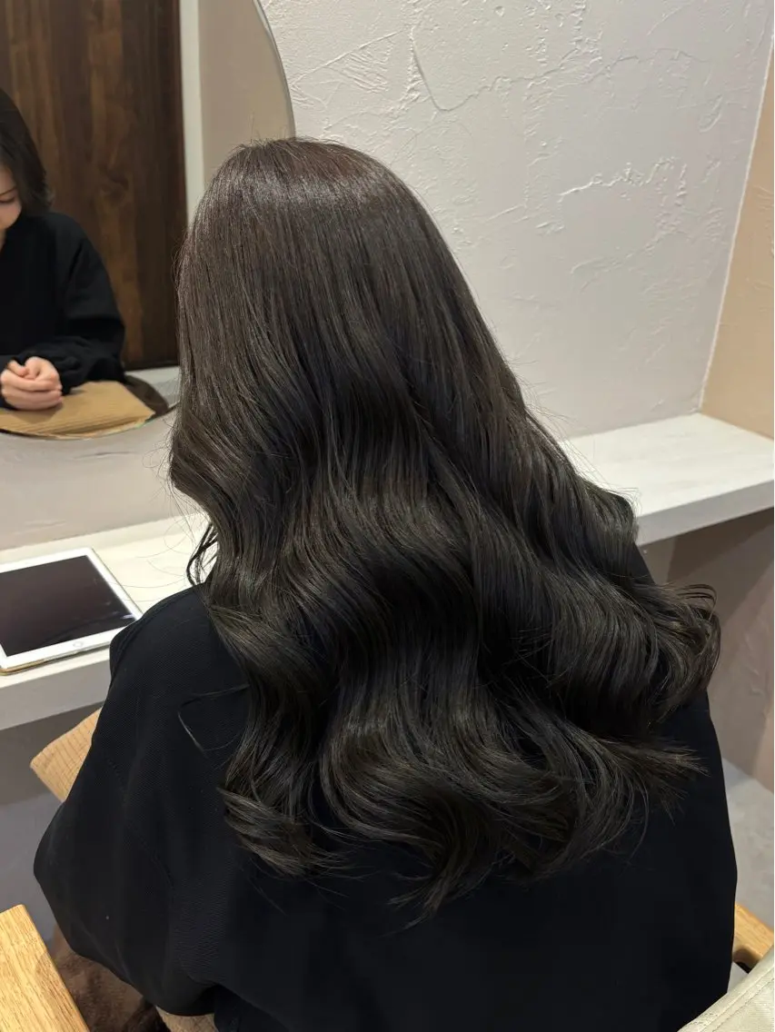 セミロング カラー グレージュ オリーブグレージュ オリーブグレー コバヤシ マヒロ🎀のヘアスタイル