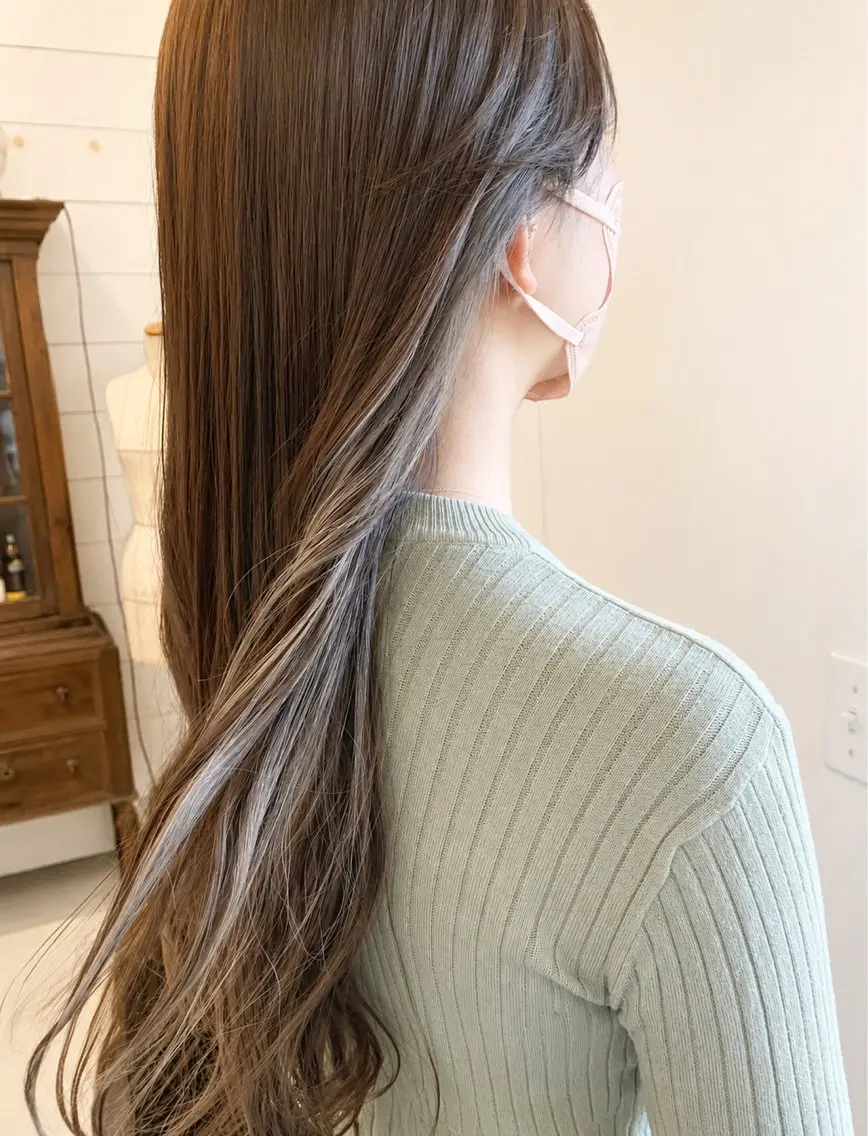 ロング カラー カット ヘアカラー Nina by Babyloneのヘアスタイル