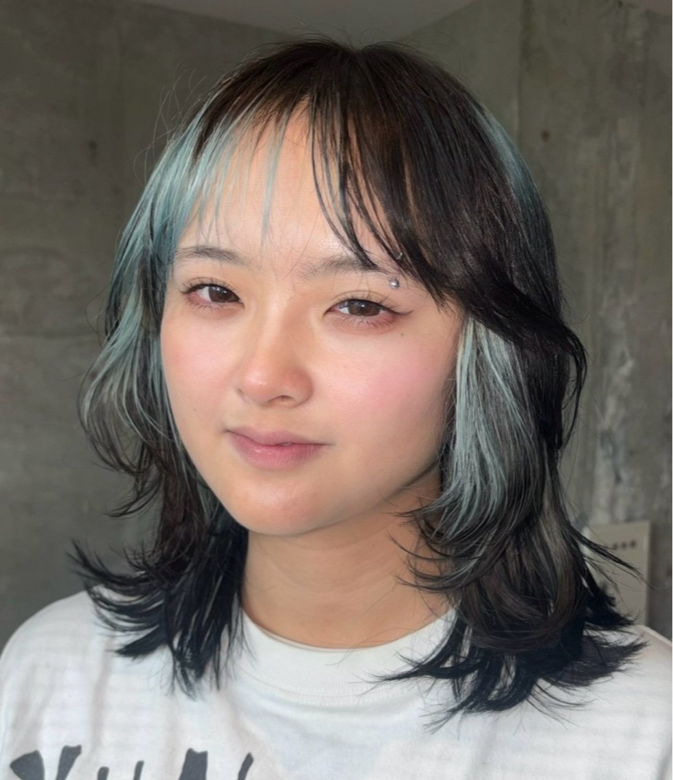 セミロング ヘアカラー トリートメント Cocona🦤 ハイトーン/レイヤーのヘアスタイル