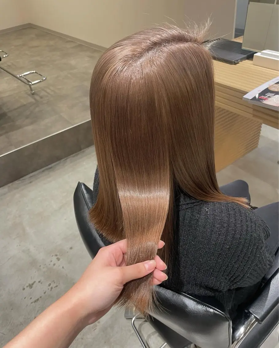 セミロング カラー ベージュカラー ブリーチ 渡部 円のヘアスタイル