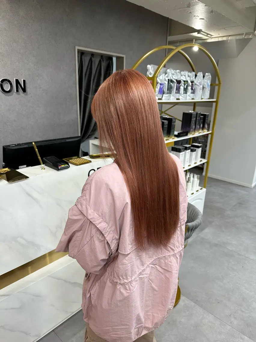 ロング 韓国風 白髪ぼかし NAOTOのヘアスタイル
