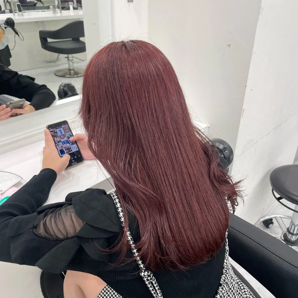 ミディアム カラー レッドカラー ラベンダー💜 グレージュ🩶のヘアスタイル