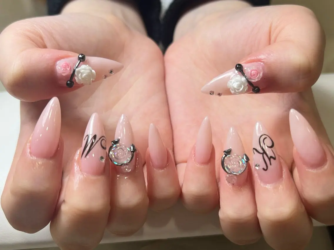 ネイル アートネイル クリアネイル ガーリー ピンク ピンクベージュ ハンドネイル LYYM Salon Nikoのネイルデザイン