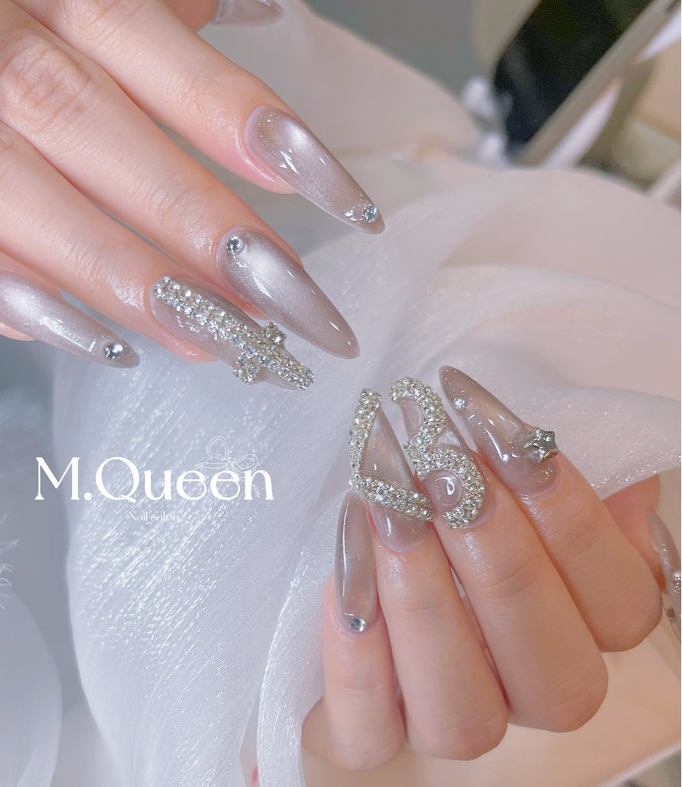 ネイル M.Queenネイル サロン天神今泉店のネイルデザイン