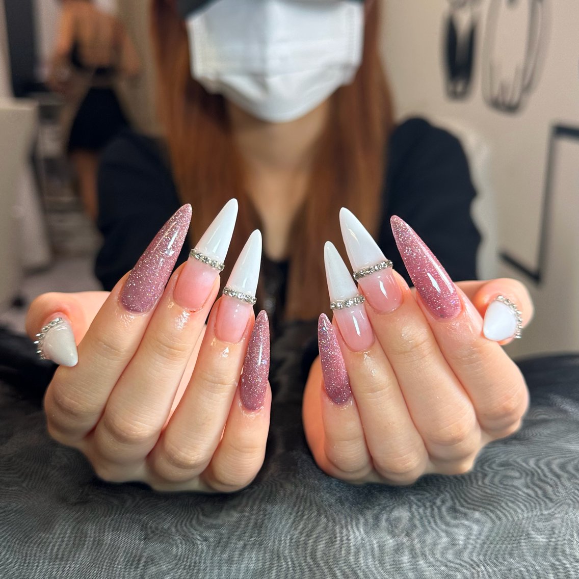 ロング 韓国風ヘア ロング クリスマス ハンドネイル Miyabie' Nail Salonのネイルデザイン