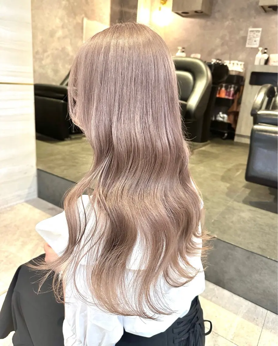 ロング カラー パーマ ヘアアレンジ メンズ カット ヘアカラー トリートメント 🌱巴結生🌿グレー ジュ☁️ミルクティーのヘアスタイル
