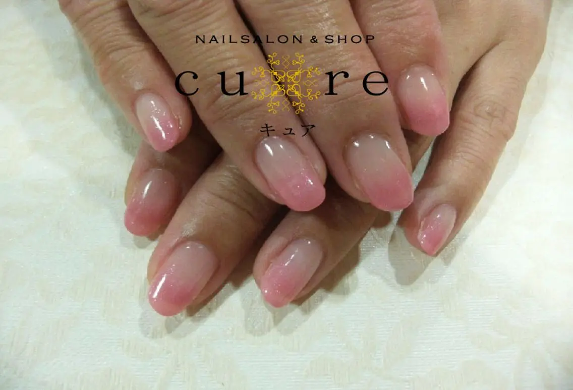 ミディアム ネイル グラデーション シンプルネイル ネイルサロン Cureのネイルデザイン