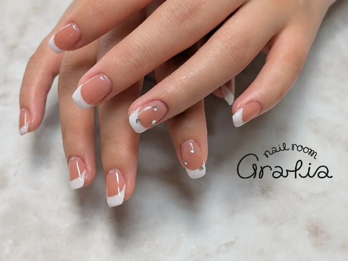 ネイル フレンチネイル gratia 中村のネイルデザイン