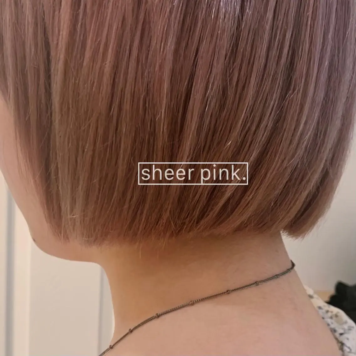 ショート カラー RINA🧤 デザインとボブのヘアスタイル