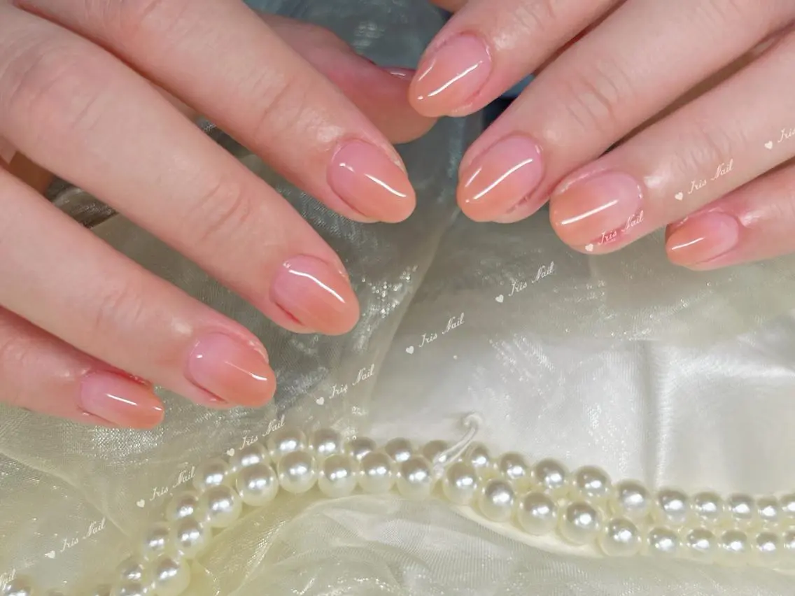 ネイル アートネイル チークネイル フレンチネイル ジェルネイル ホログラムネイル ハンドネイル ハンドケア 🍒IRIS Nail🌸のネイルデザイン