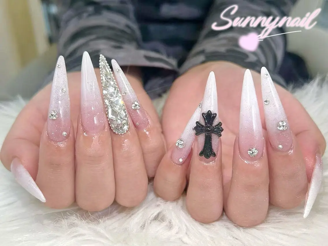 ネイル チークネイル フットネイル フレンチネイル ジェルネイル ガラスフレンチ ハンドネイル ハンドケア sunnynail 小桃のネイルデザイン