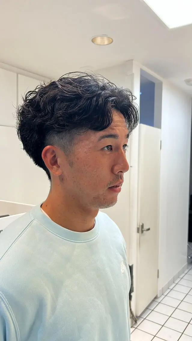 メンズ オールバック フェードカット カット パーマ 川津 由優暉のヘアスタイル