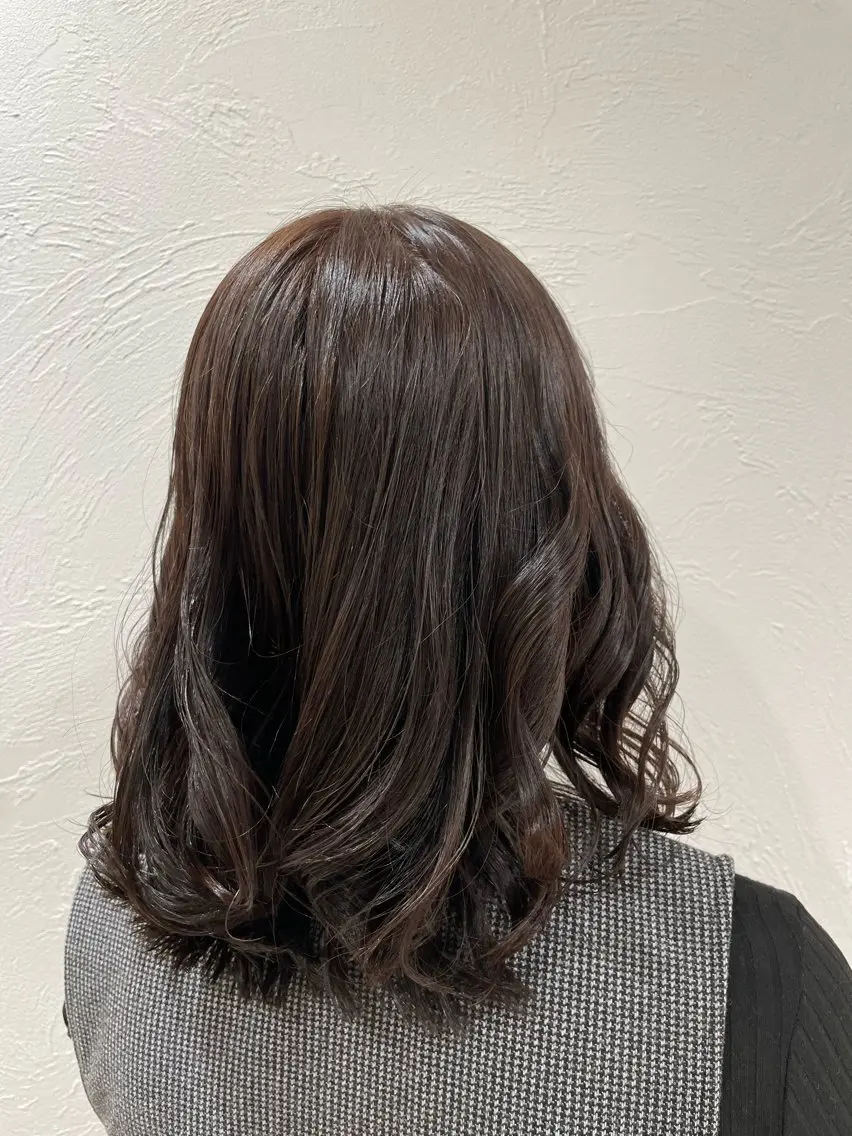 ミディアム カラー オリーブカラー 渡邊花奈 韓国ヘアのヘアスタイル