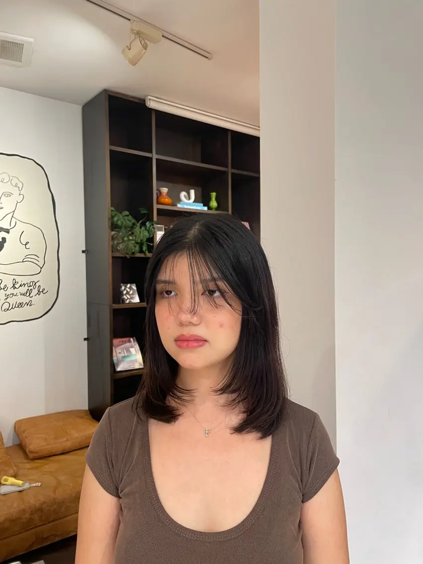 セミロング レイヤーカット 西野 優夏のヘアスタイル