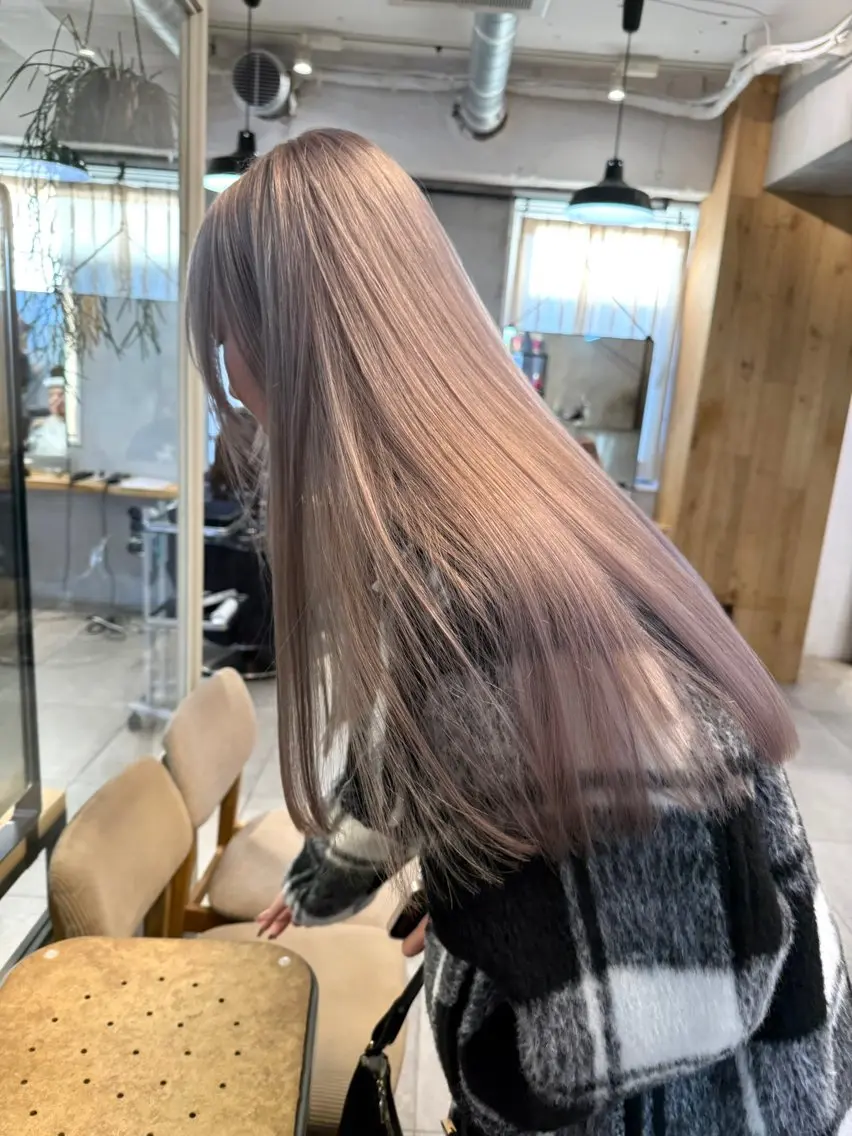 ロング カラー カット ヘアカラー トリートメント ミルクティー× グレージュMOMOのヘアスタイル