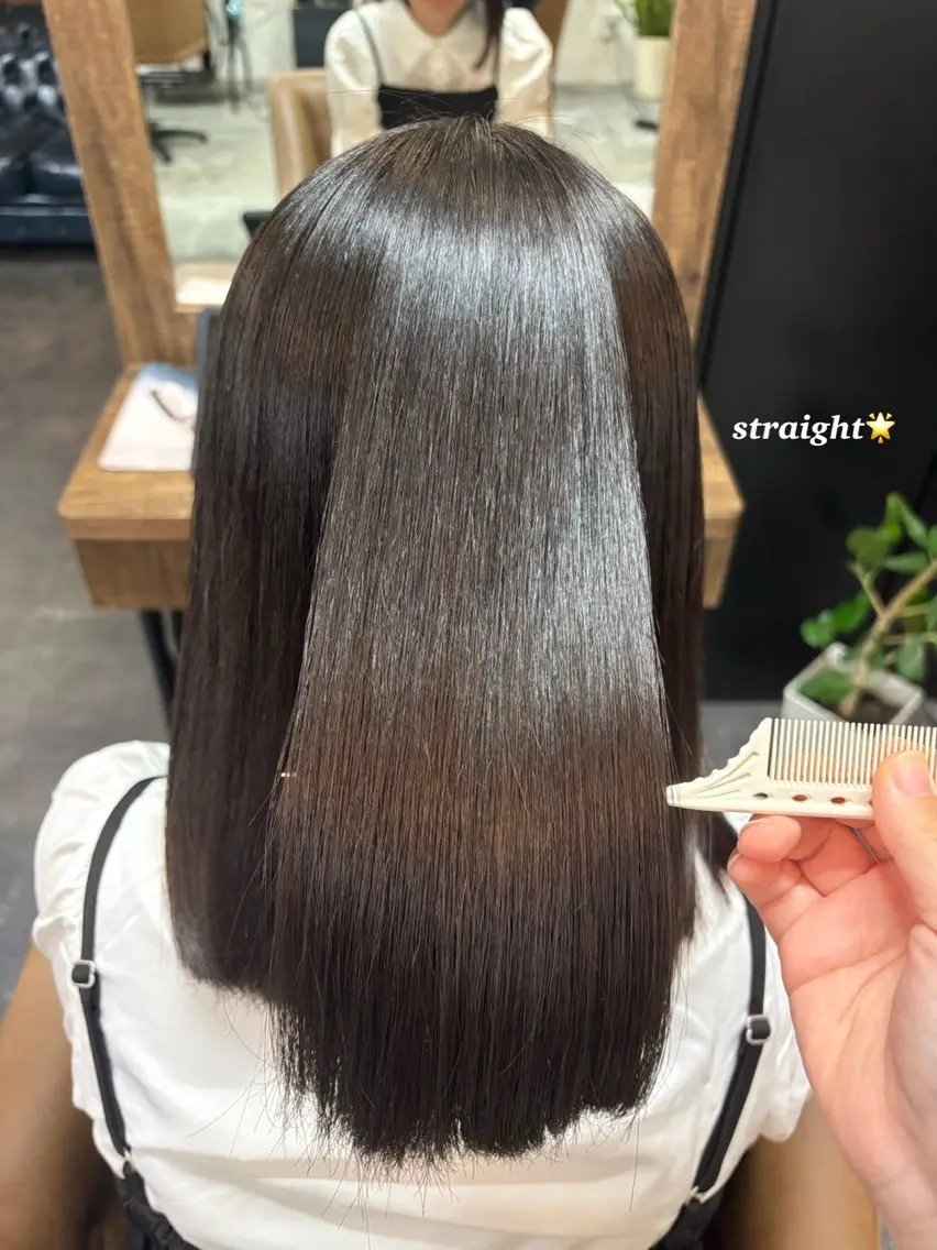 セミロング 縮毛矯正 🫧透明感カラー 槇野🫧のヘアスタイル