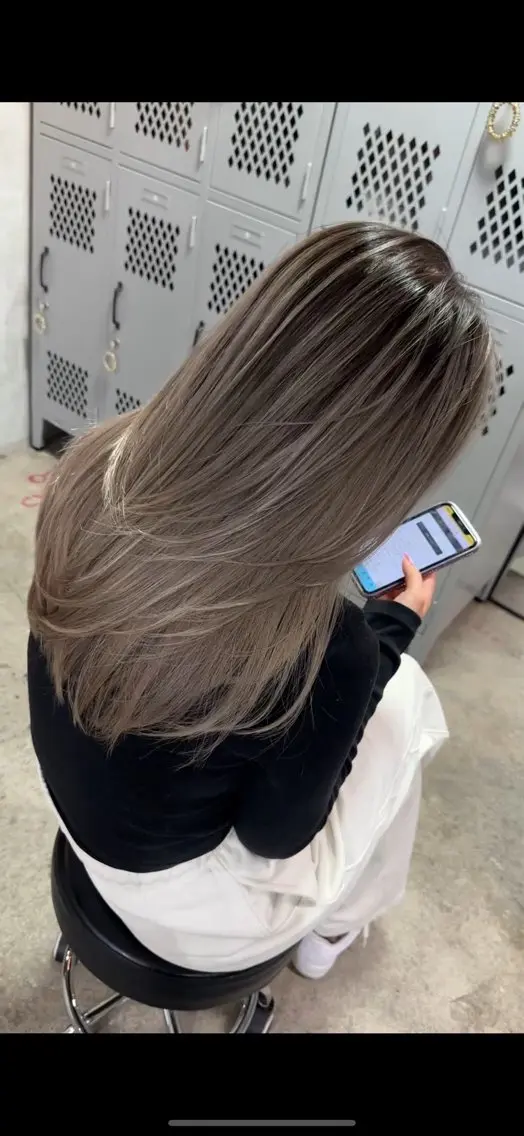 ロング ✨横浜1カラー特化✨ カラー/縮毛/モデルのヘアスタイル