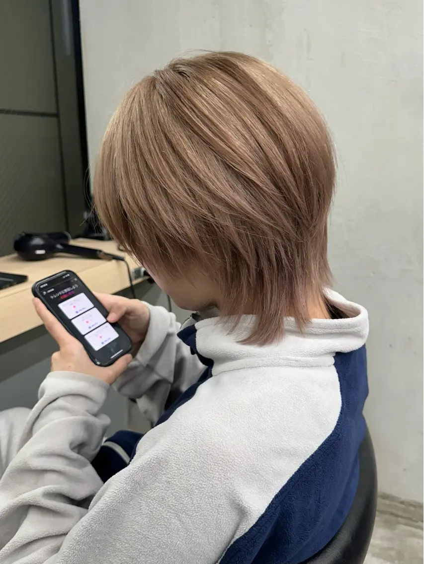ロング カラー メンズ メンズウルフカット ベージュカラー ヘーゼル ウルフカット カット ヘアカラー トリートメント メンズ特化 🦋KANOKO🦋のヘアスタイル