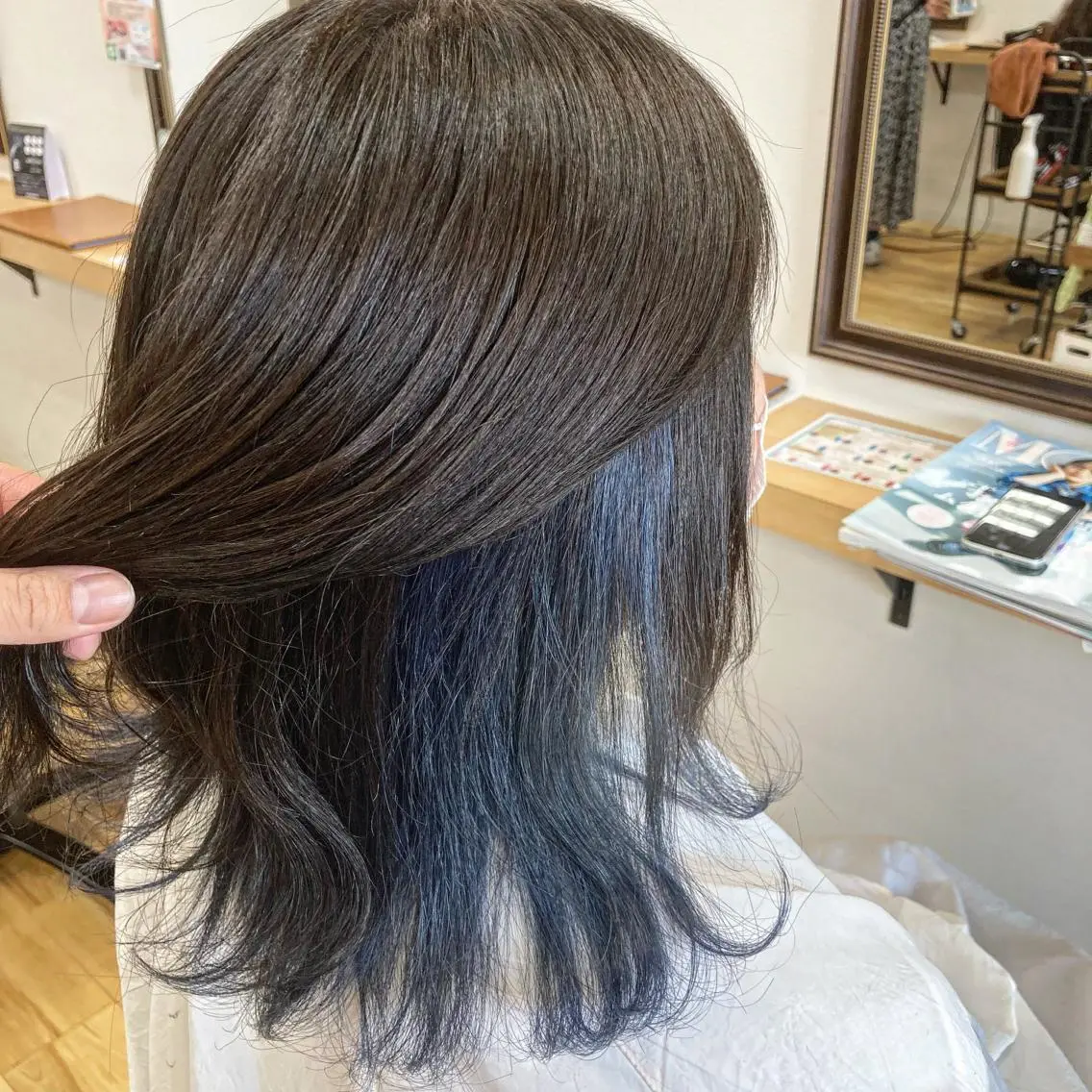 ミディアム カラー ブリーチ ブルーカラー グレージュ シルバー 大野 まゆのヘアスタイル