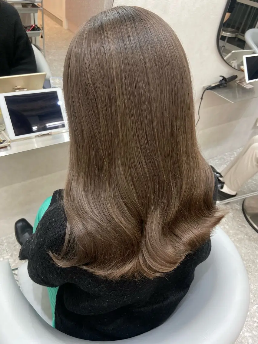 セミロング カラー ベージュカラー ブリーチ ケアブリーチ ダブルカラー グレージュ カット ヘアカラー トリートメント 新宿/韓国ヘア 中明度カラー/かやのヘアスタイル