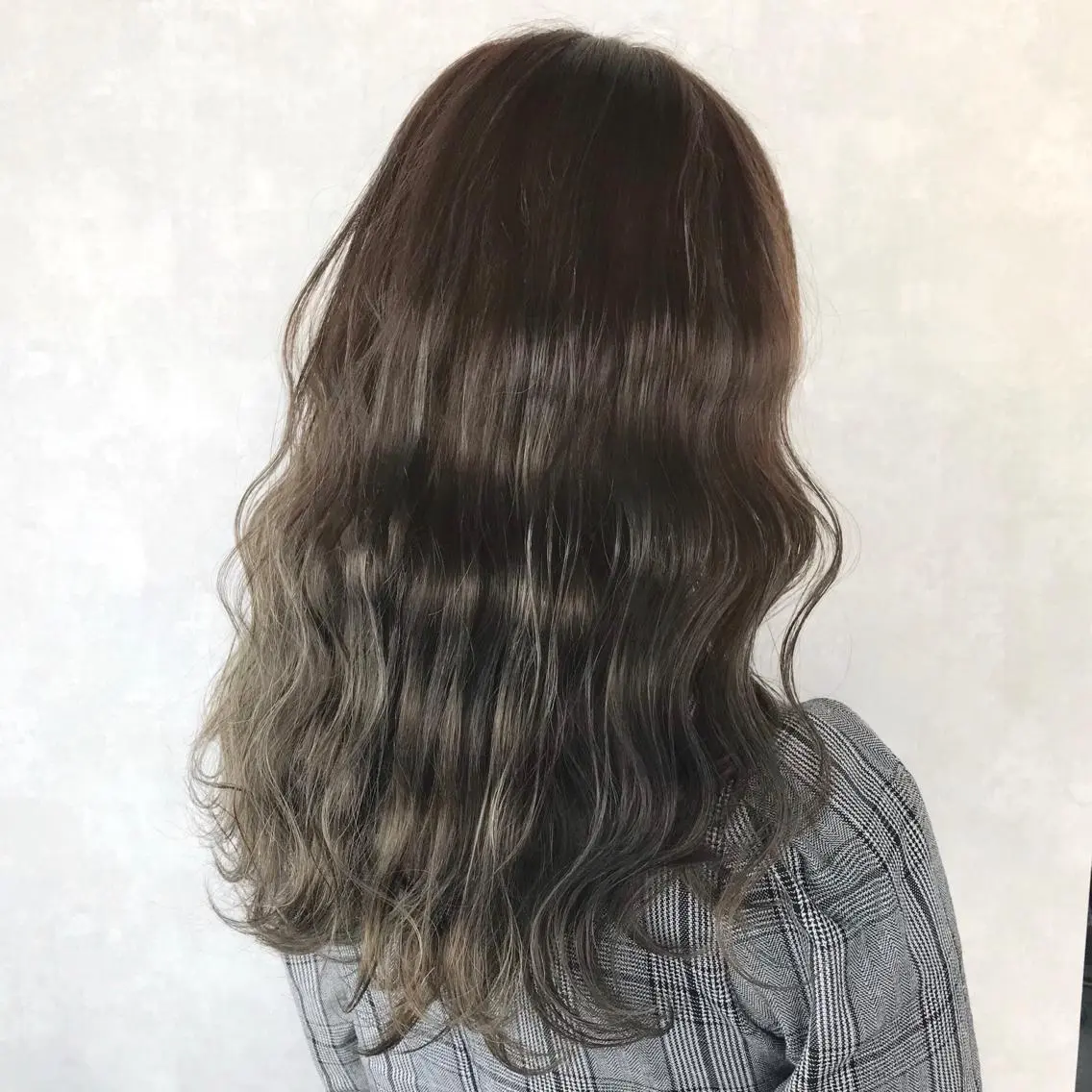 ロング カラー アッシュ アッシュグレー アッシュグレージュ ブリーチ グレージュ K-POP好き美容師 🇰🇷Kai.Yのヘアスタイル