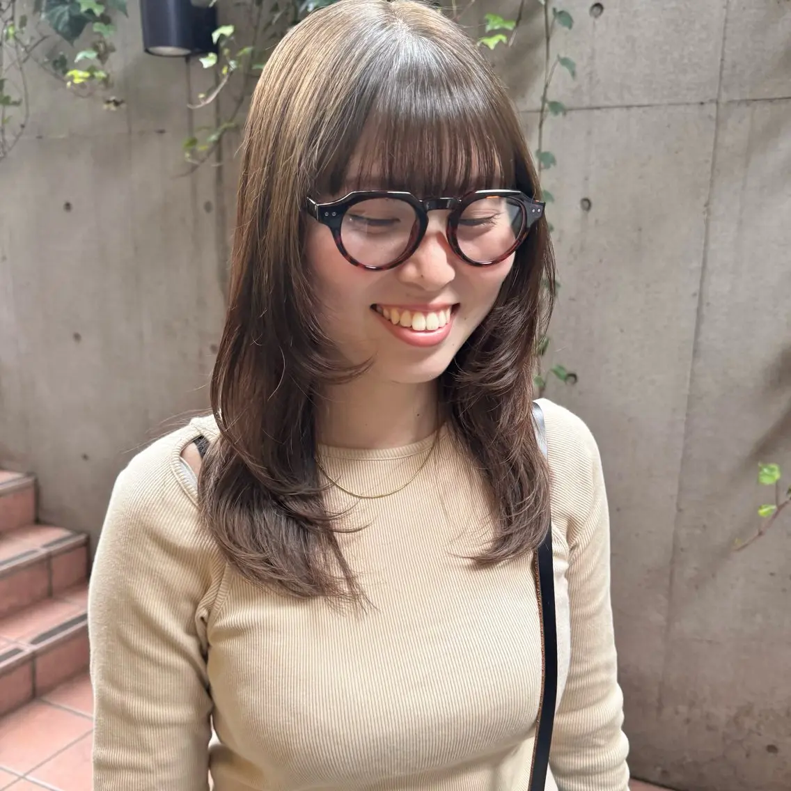 ミディアム カラー レイヤーカット カット ヘアカラー 大橋 芽衣のヘアスタイル