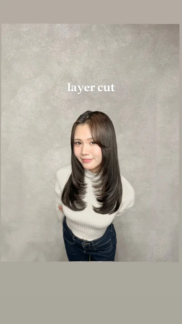 セミロング カット 西林玲那 / DECOHAIRのヘアスタイル
