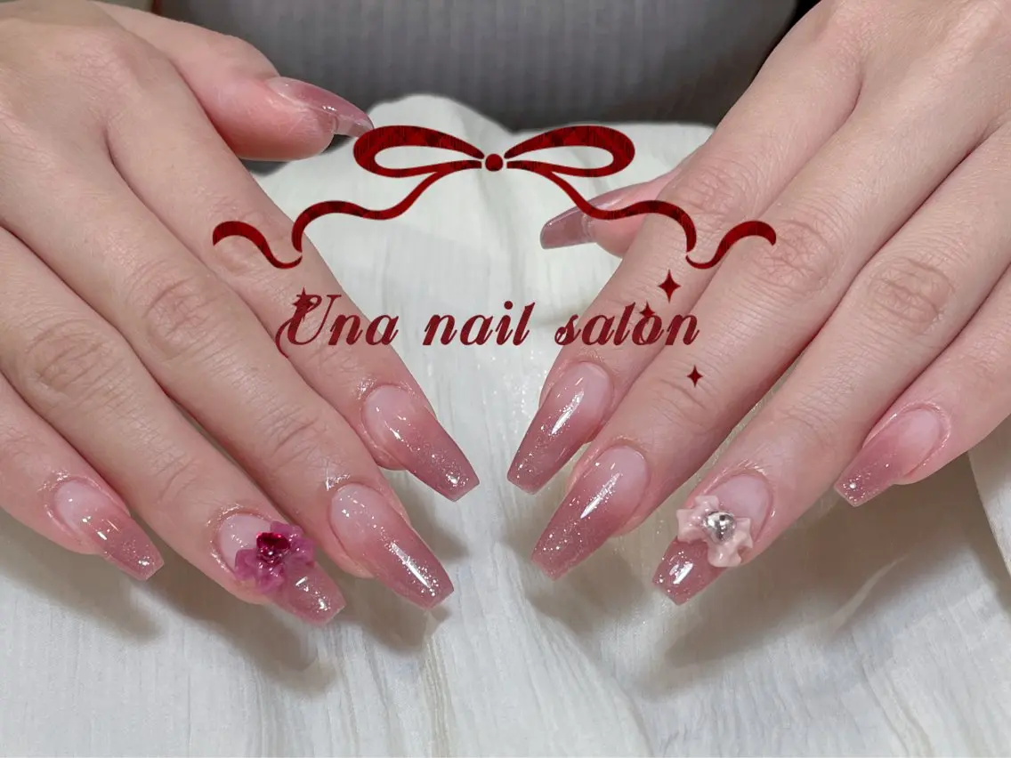 ネイル アートネイル オーロラネイル フラッシュネイル ガーリー キラキラネイル ハンドネイル Una NAILMANAMIのネイルデザイン