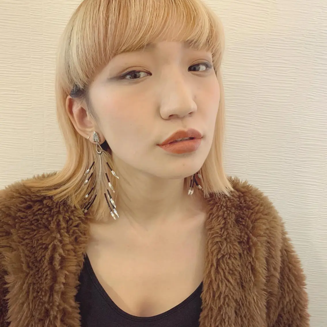 ミディアム カラー ブリーチ ブロンド 池田 真由美のヘアスタイル