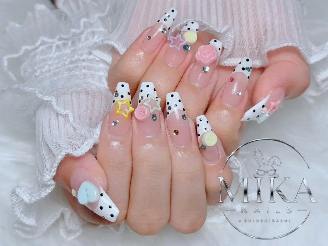 ネイル ガーリー キラキラネイル 韓国ネイル ロングネイル シンプルネイル ハンドネイル 🦊Genie🦊 Mika Nailsのネイルデザイン