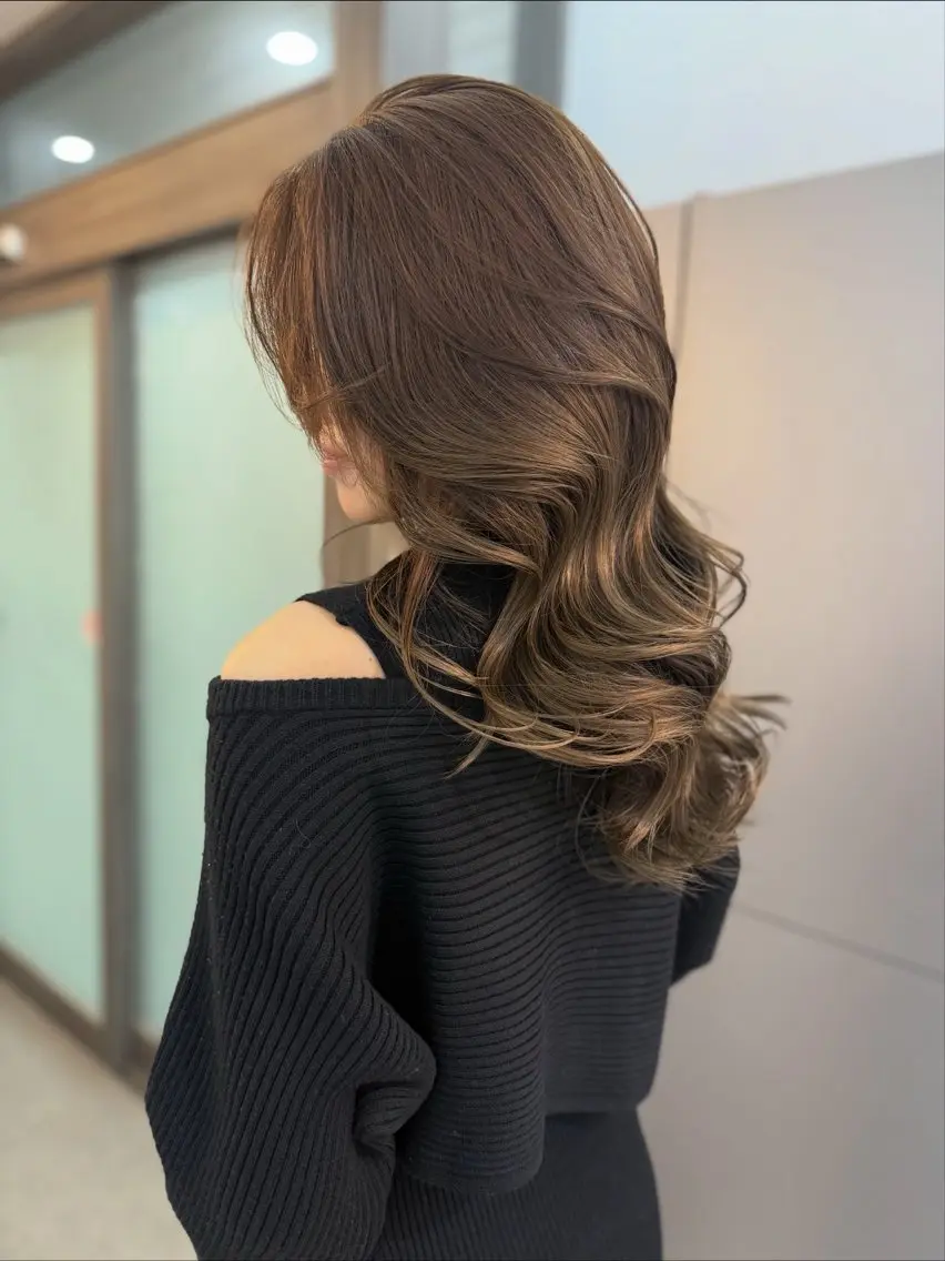 ロング 岡留 愛美のヘアスタイル
