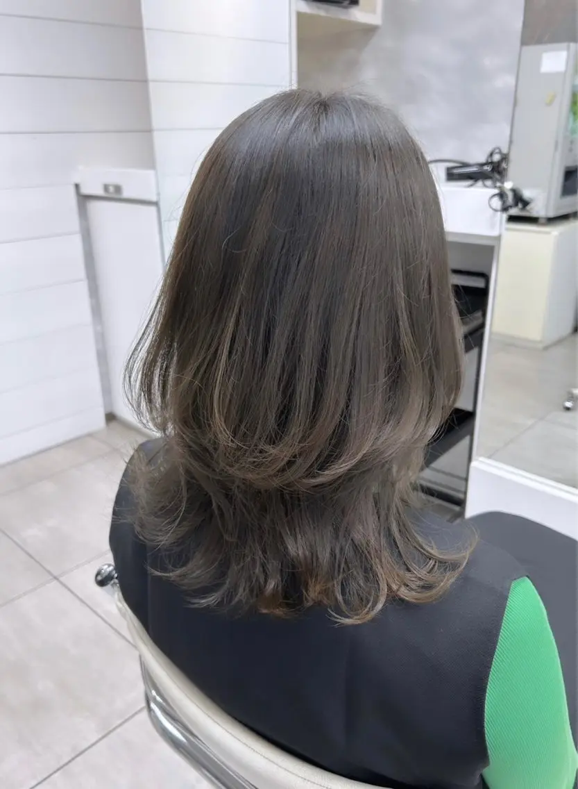 ミディアム レイヤー/艶髪カラー 森本くるみのヘアスタイル