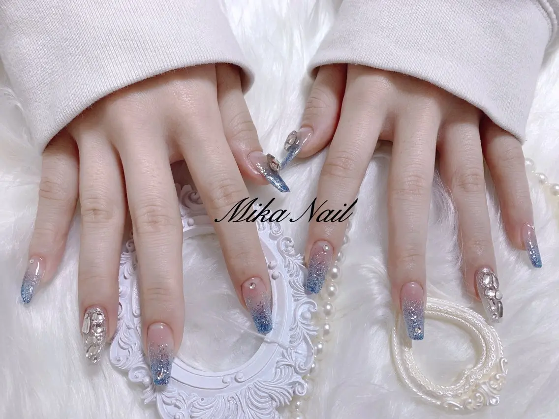 ネイル グラデーション キラキラネイル ラメ(グリッター) ラメグラデーション ストーンネイル Mika Nailのネイルデザイン