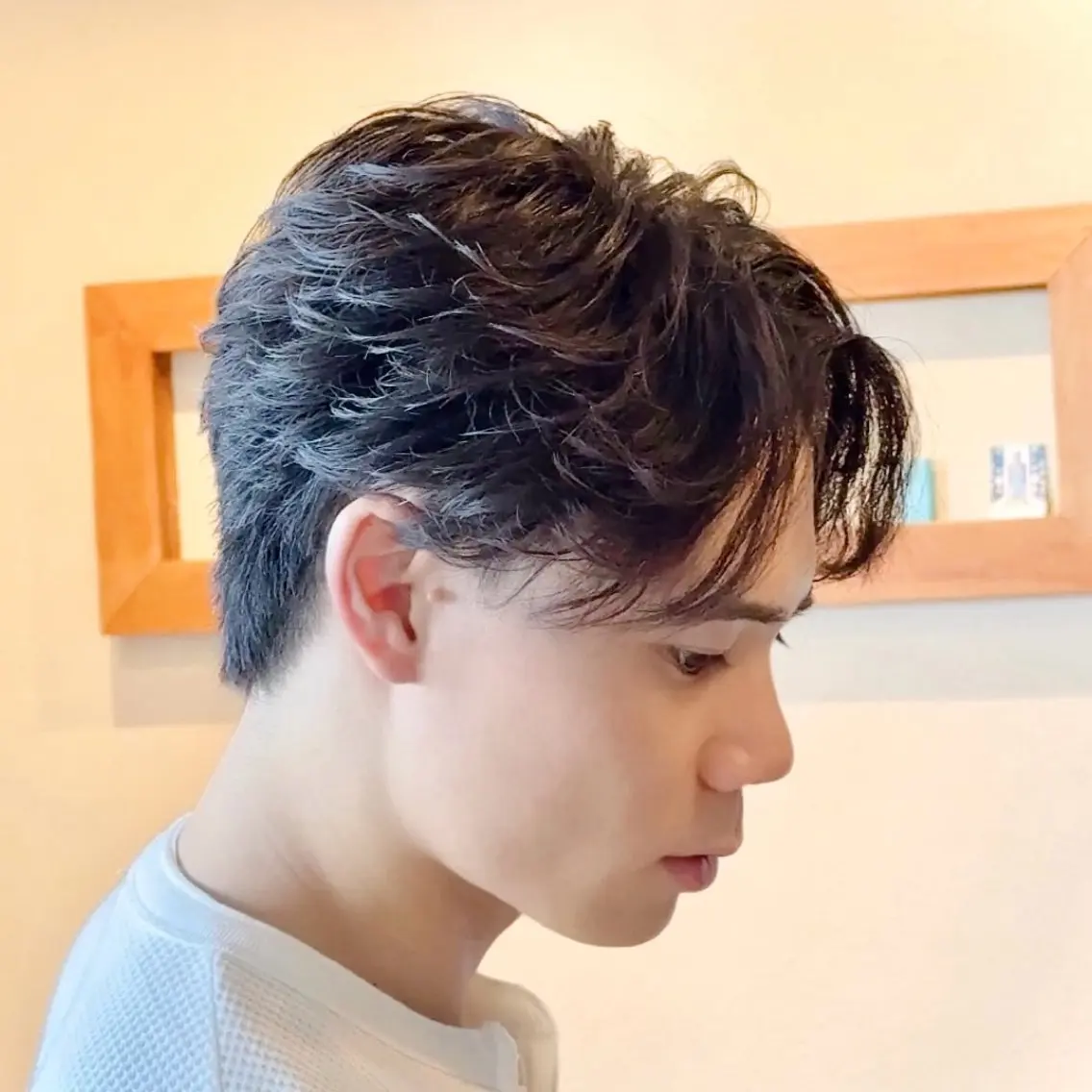 ミディアム パーマ メンズ ミディアムパーマ センターパート ダウンパーマ フェザーパーマ カルマパーマ カット パーマ メンズ特化 /marl/花田真のヘアスタイル