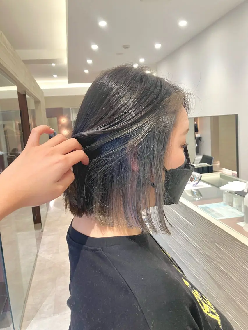 ショート カラー デザインカラー ハイライトカラー シルバー ハイライト レイヤーカット サキ🤍ハイトーン 🪩レイヤーカットのヘアスタイル