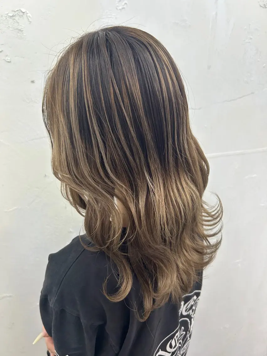 ミディアム カラー バレイヤージュ ブリーチ ダブルカラー レイヤーカット カット ヘアカラー トリートメント レイヤー/エクステ alpha下妻のヘアスタイル