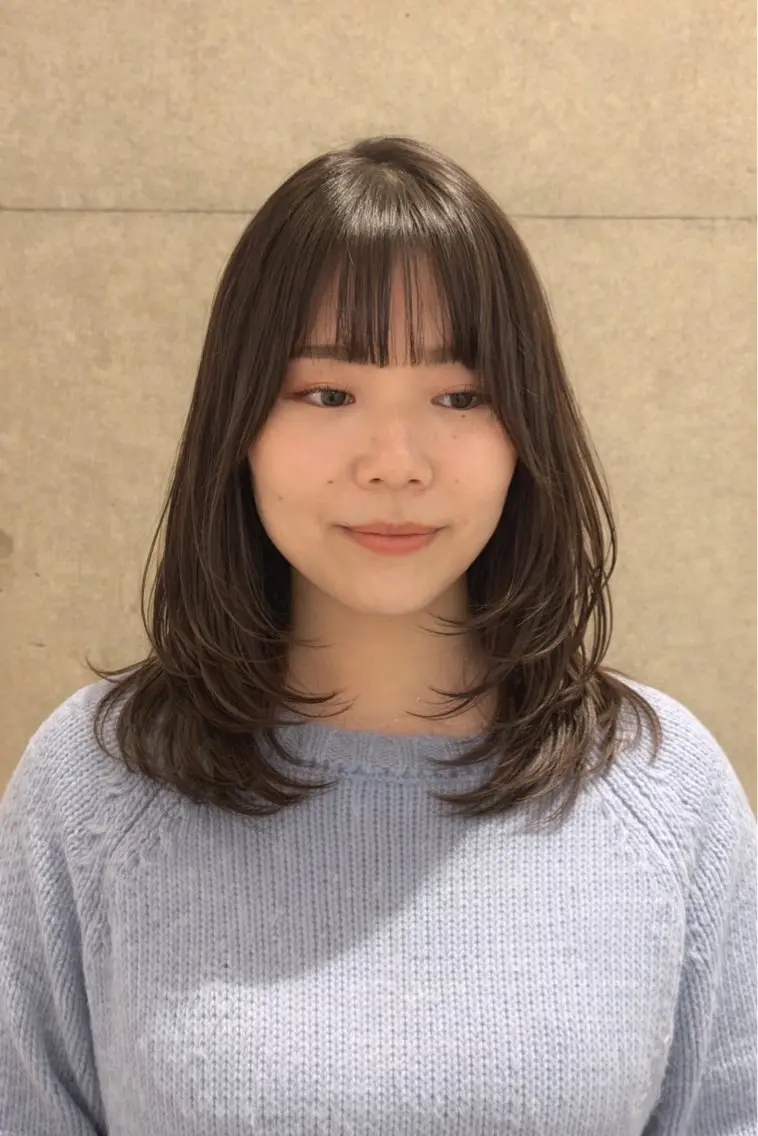 セミロング カット 南 菜花のヘアスタイル