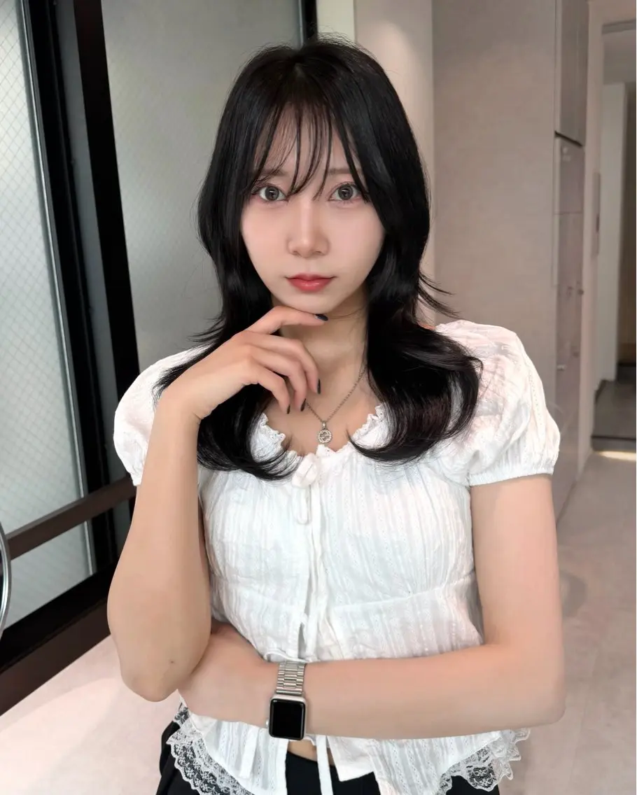 セミロング カラー ベージュカラー ブリーチ ブラウンカラー ショコラブラウン 透明感カラー カット レイヤーカット 韓国ヘアayameのヘアスタイル