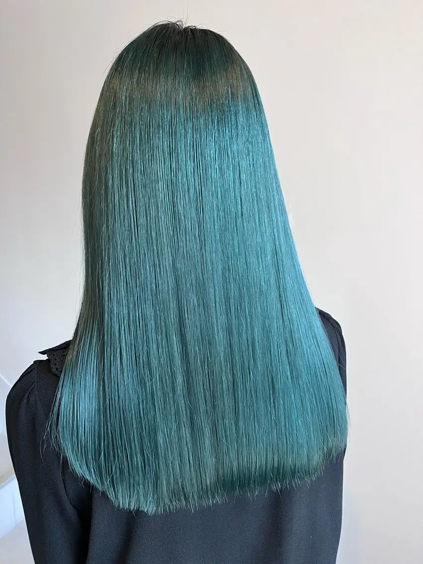 ロング カラー ブリーチ ケアブリーチ 透明感カラー ダブルカラー エメラルドグリーン ヘアカラー Lima/ハイトー ン/ブリーチ/心斎橋のヘアスタイル