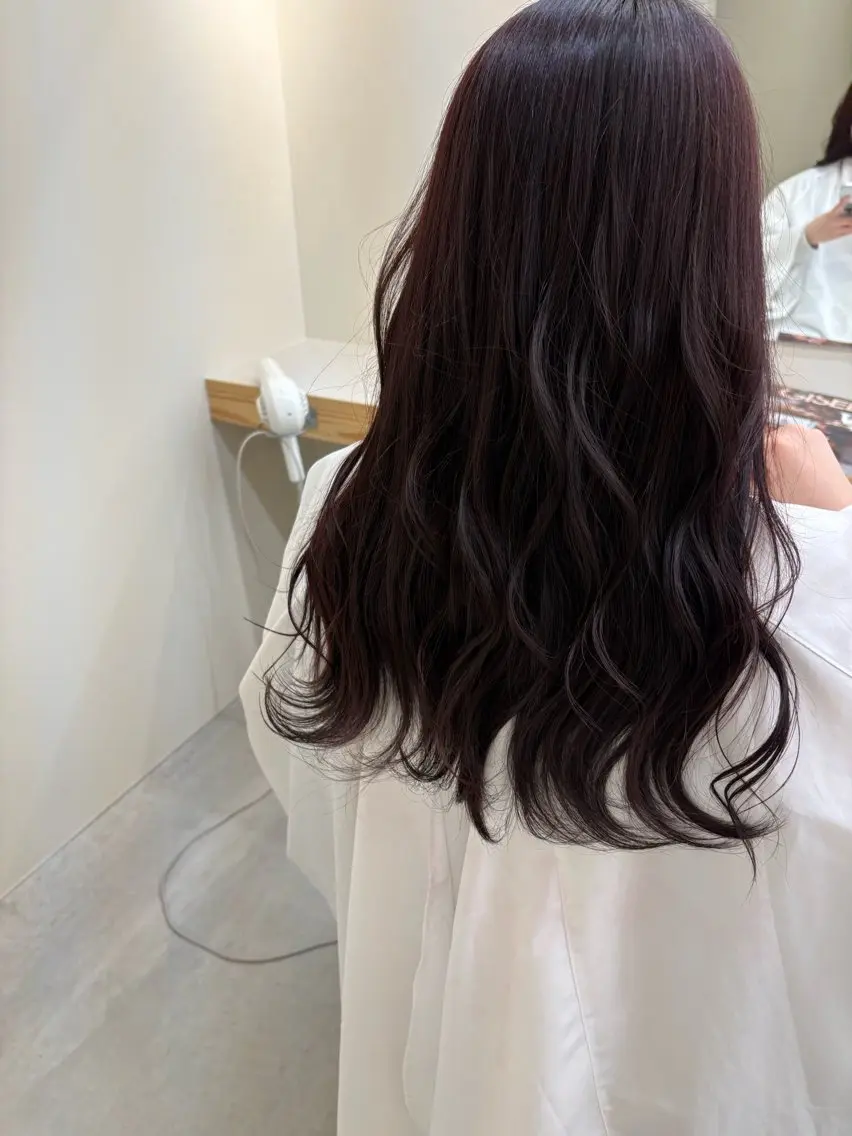 カラー カシス 上野 桜果のヘアスタイル