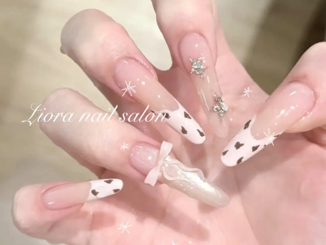 ネイル フレンチネイル ジェルネイル ガーリー グラデーション キラキラネイル ハンドネイル JUN Lioraネイルのネイルデザイン