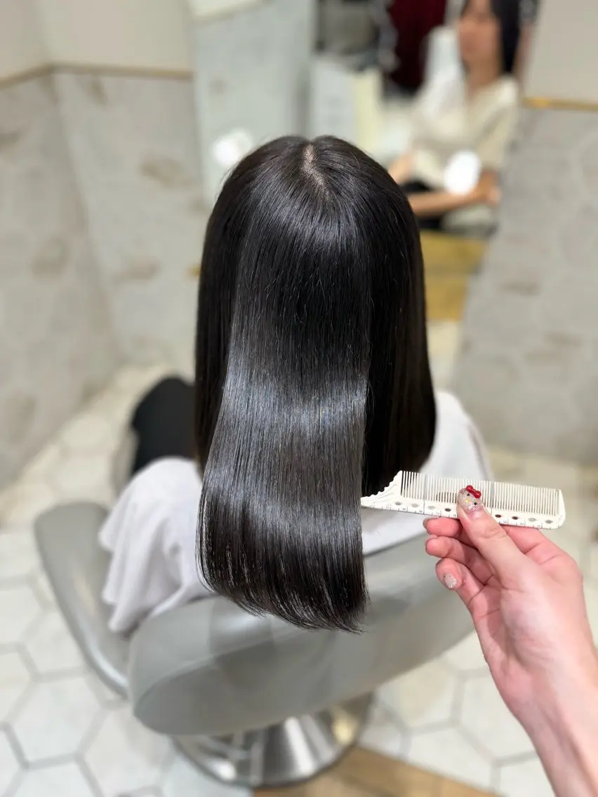 ロング カラー グレージュ オリーブグレージュ オリーブグレー costes 今井芽依のヘアスタイル
