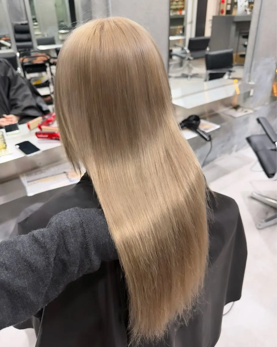 ロング カラー ベージュカラー ブリーチ ブロンド ハイトーンカラー ミルクティーベージュ moeka🎀 似合わせカラー🎀のヘアスタイル
